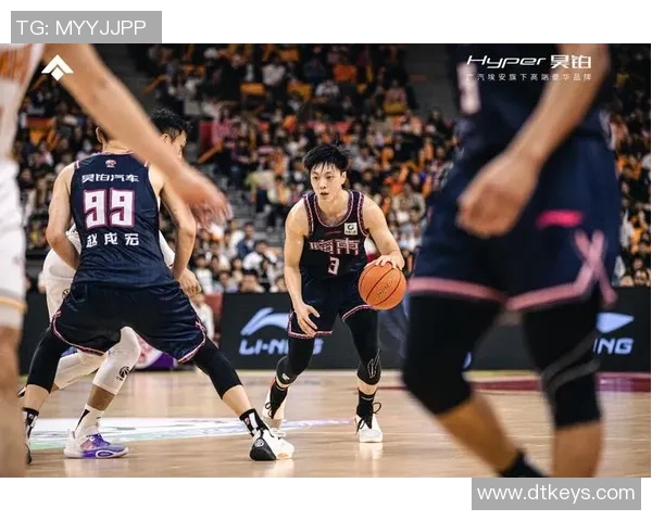 广东华南虎连胜达10场,稳坐积分榜第一,引领CBA新风潮 广东华南虎连胜达10场,稳坐积分榜第一,引领CBA新风潮