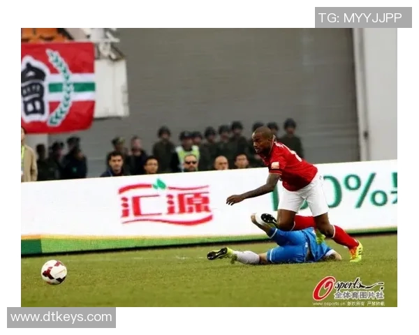 恒大主场大胜,中超联赛排名升至第三位 恒大主场大胜,中超联赛排名升至第三位