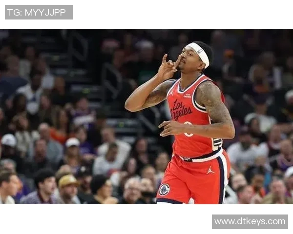 火箭队后卫因过失失误被罚停赛,球队陷入泥潭 火箭队后卫因过失失误被罚停赛,球队陷入泥潭