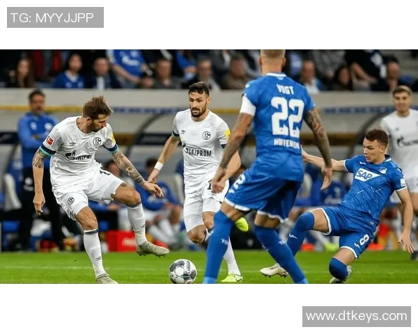 沙尔克04遭遇连败危机，降级阴影再度笼罩球队