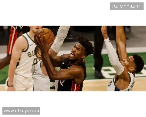 勇士主场大胜火箭，季后赛2-0领先——冠军之路势不可挡