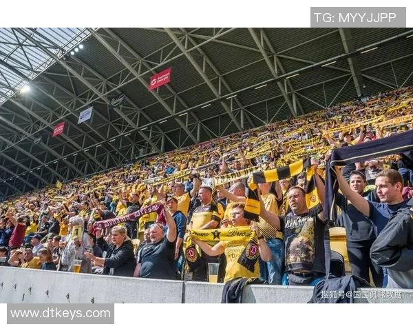 沙尔克04遭逆转，保级形势堪忧，球迷呼吁团结力挽狂澜